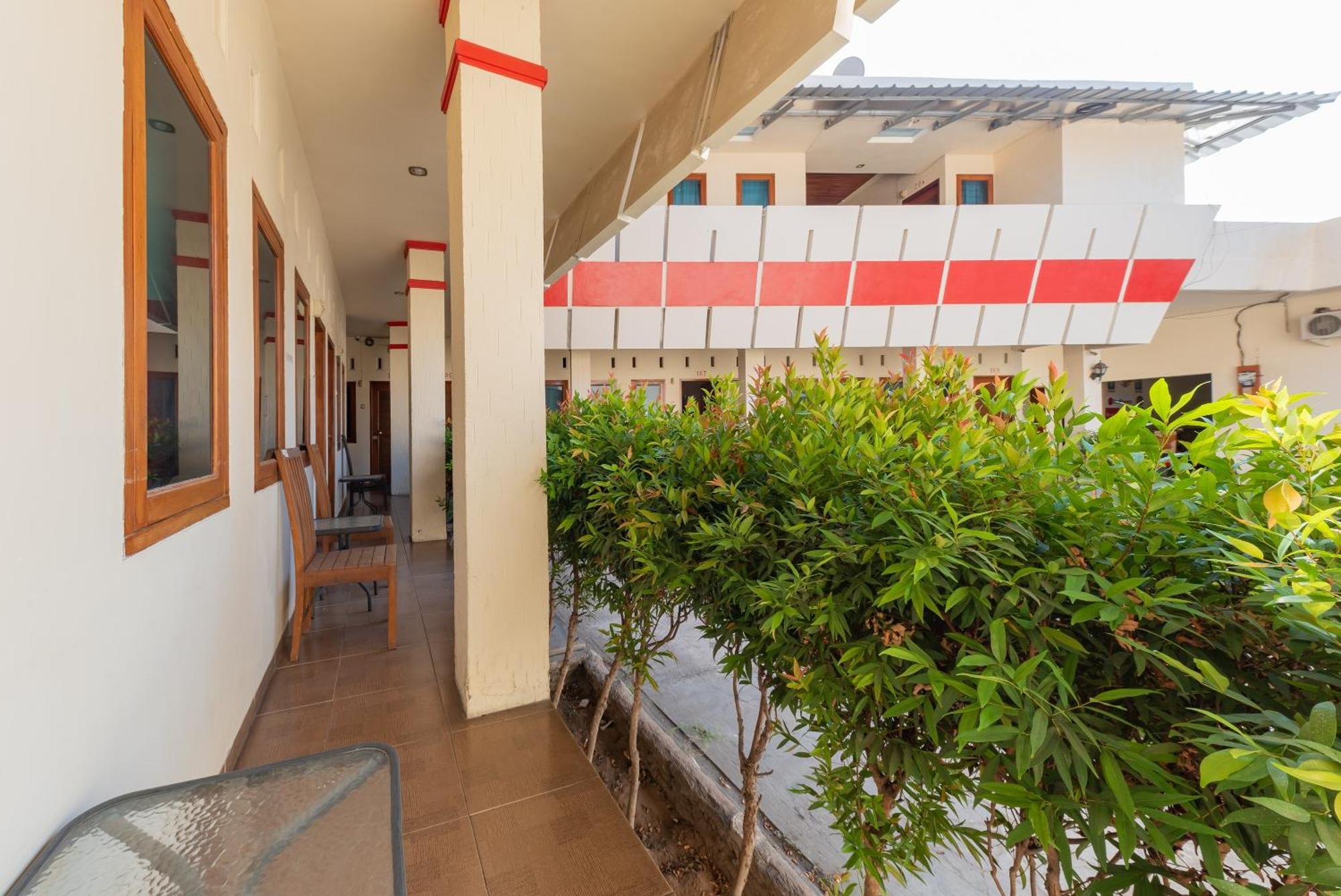 Reddoorz Near Pasar Pagi 2 By Cassana Hotell Cirebon Exteriör bild